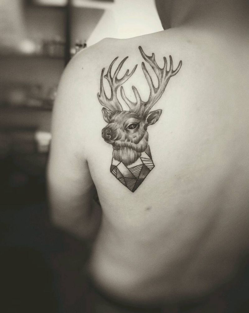 小鹿纹身图片_肩部背部手臂欧美清新写实几何动物原创成品纹身图案