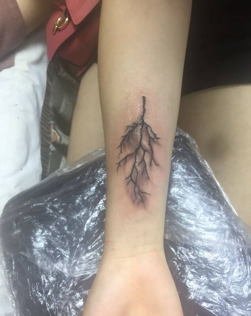 小树干纹身图片