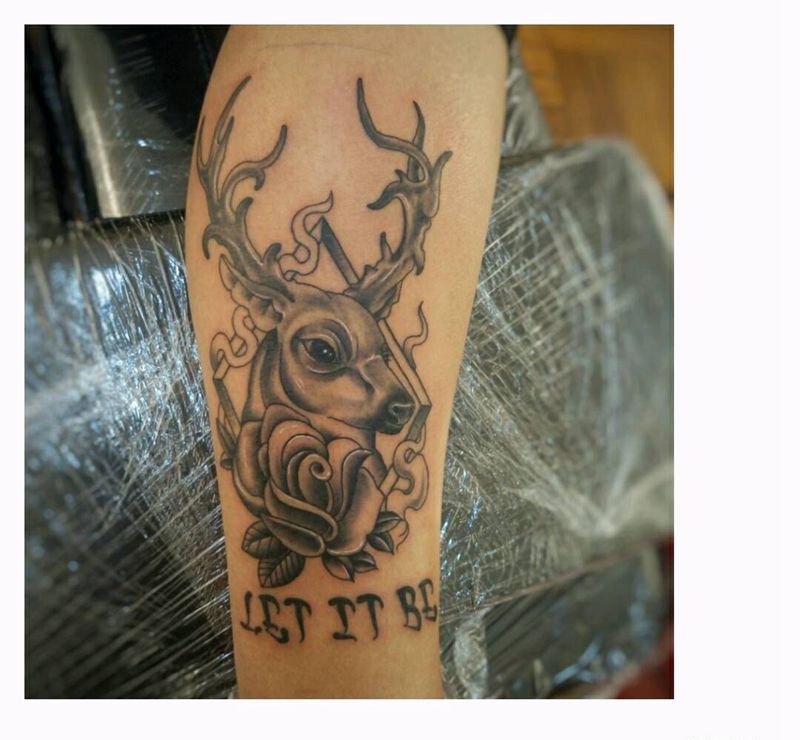 小腿鹿纹身纹身图片_手臂腿部欧美传统写实字符动物成品纹身图案