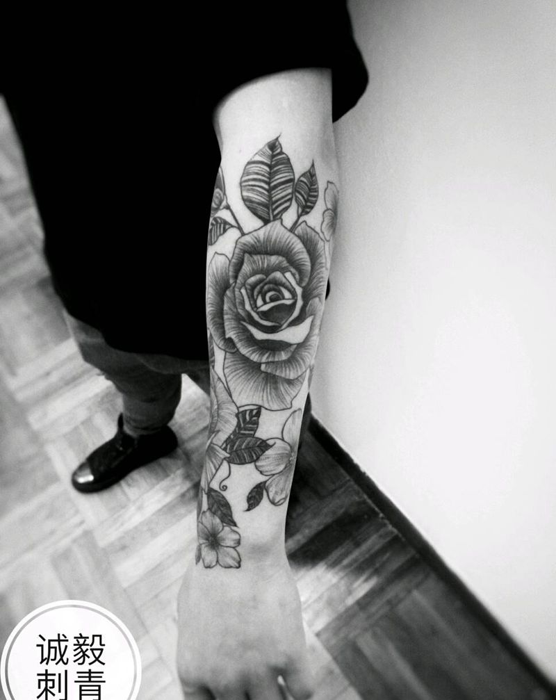 原创线性玫瑰花包小臂纹身图片_手臂腿部欧美清新写实几何植物静物原创成品纹身图案