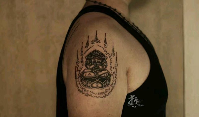 泰国掩面佛纹身图片_肩部手臂传统习俗国画字符鬼神图腾成品纹身图案