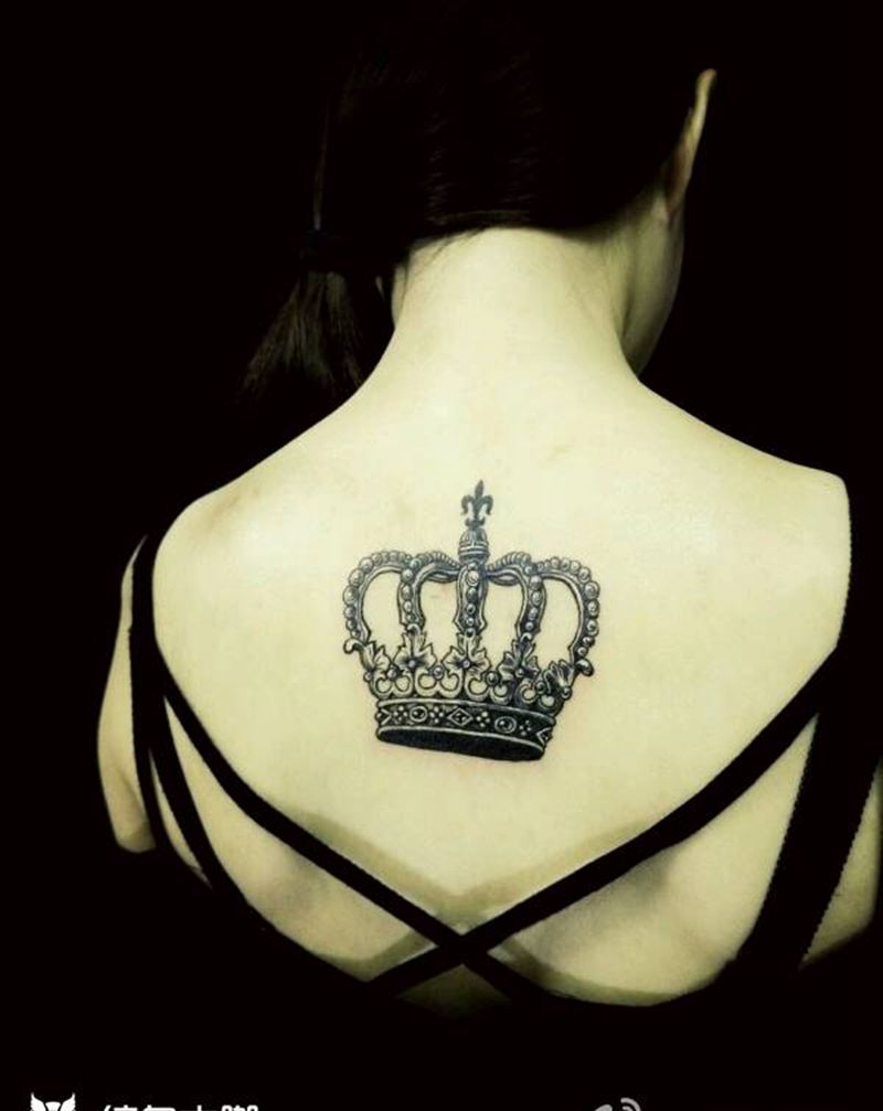 复古皇冠纹身图片_胸部腰部背部手臂腿部欧美清新写实静物情侣纹身图案