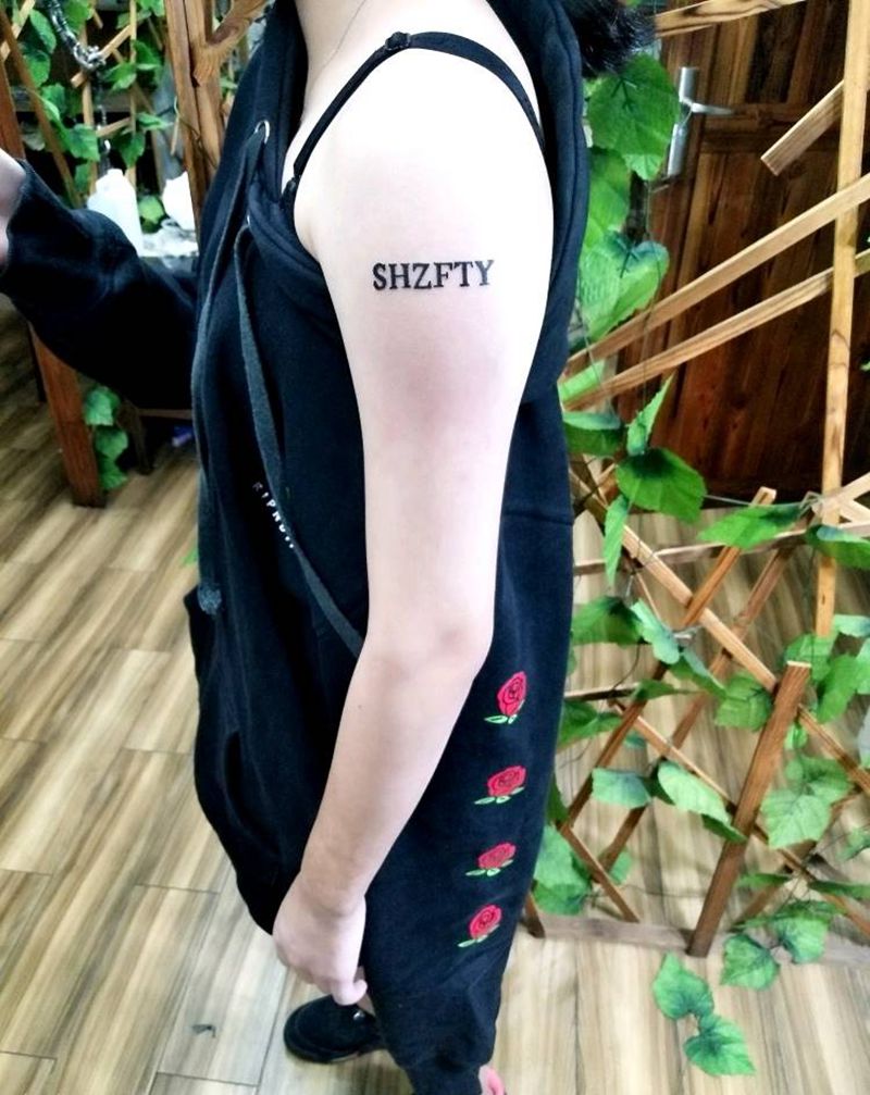 。纹身图片_手部花体字纹身图案