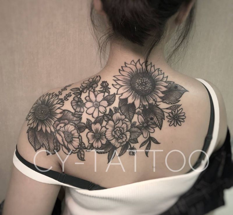 花（遮盖旧纹身）纹身图片_欧美清新植物原创成品背部肩部颈部纹身图案