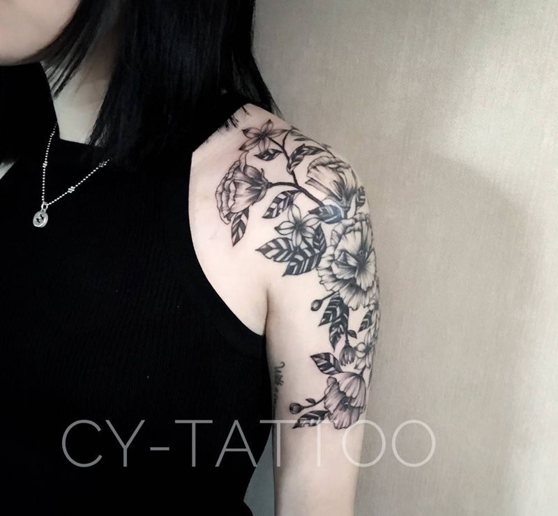 桔梗花肩纹身图片_原创植物几何欧美清新写实手臂肩部胸部成品纹身图案