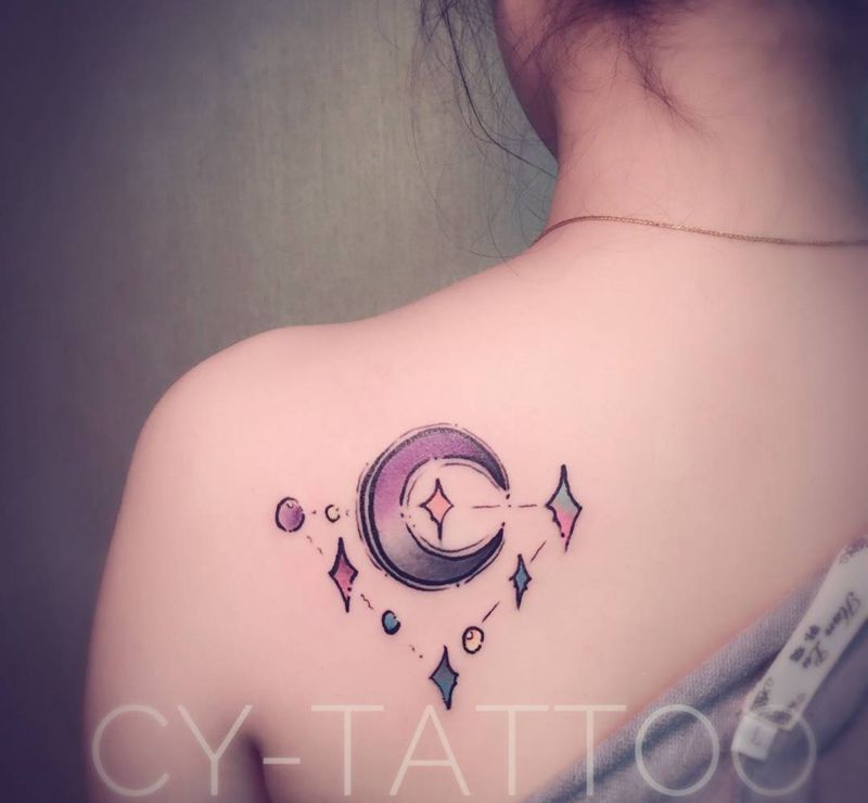 星月old school风格纹身图片_欧美传统原创几何肩部成品胸部手臂腿部清新纹身图案