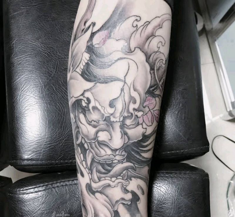 小腿般若花腿纹身图片_腿部新传统纹身图案