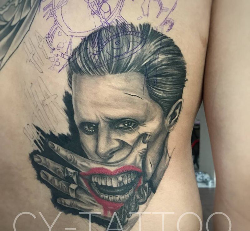 丑爷恢复完效果纹身图片_人物欧美肖像写实背部成品手臂腿部鬼神字符纹身图案