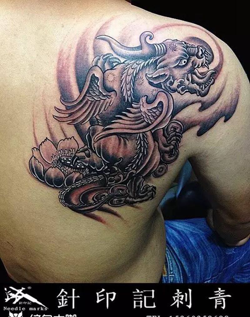 貔貅纹身图片_成品臀部传统动物纹身图案