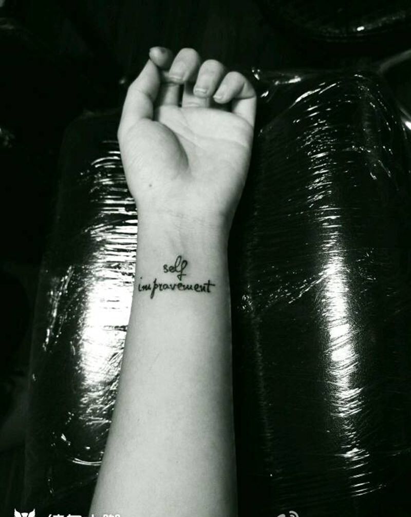 徒弟原创蜜蜂，和小英文纹身图片_胸部手臂腿部手部清新字符动物人物原创纹身图案