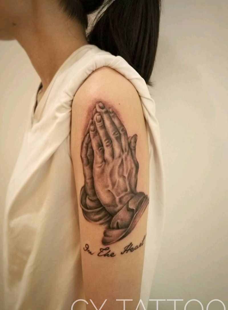 祈祷之手纹身图片_肩部胸部手臂欧美肖像写实人物成品纹身图案