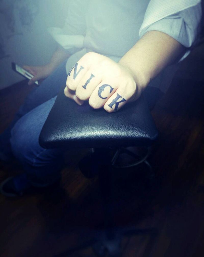 手指英文纹身图片_手部欧美清新字符原创成品纹身图案