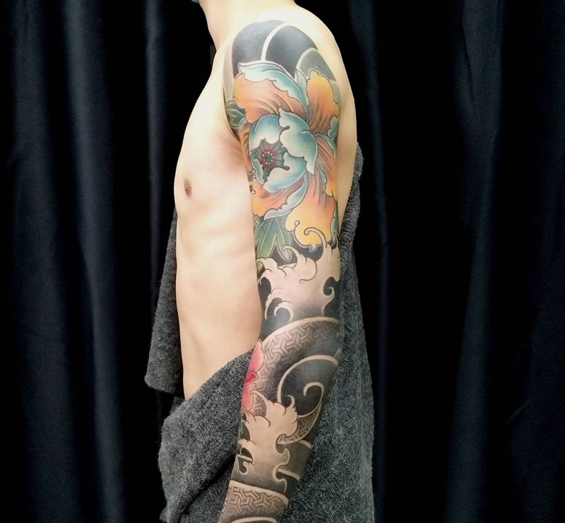 牡丹花臂纹身图片_手臂手部老传统纹身图案