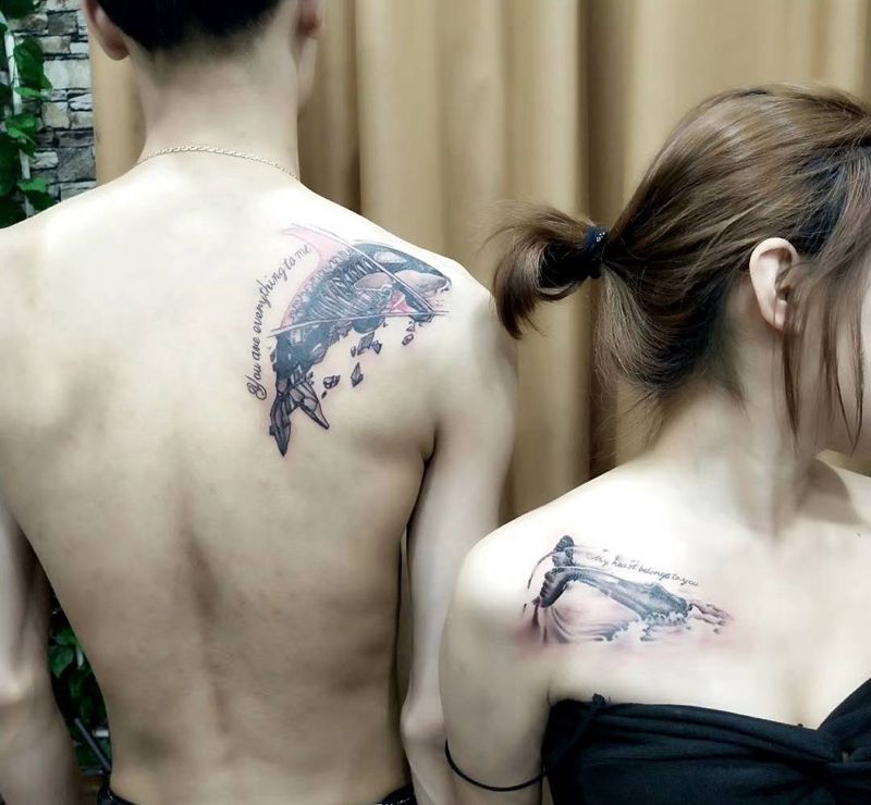 情侣纹身纹身图片_胸部背部情侣纹身图案