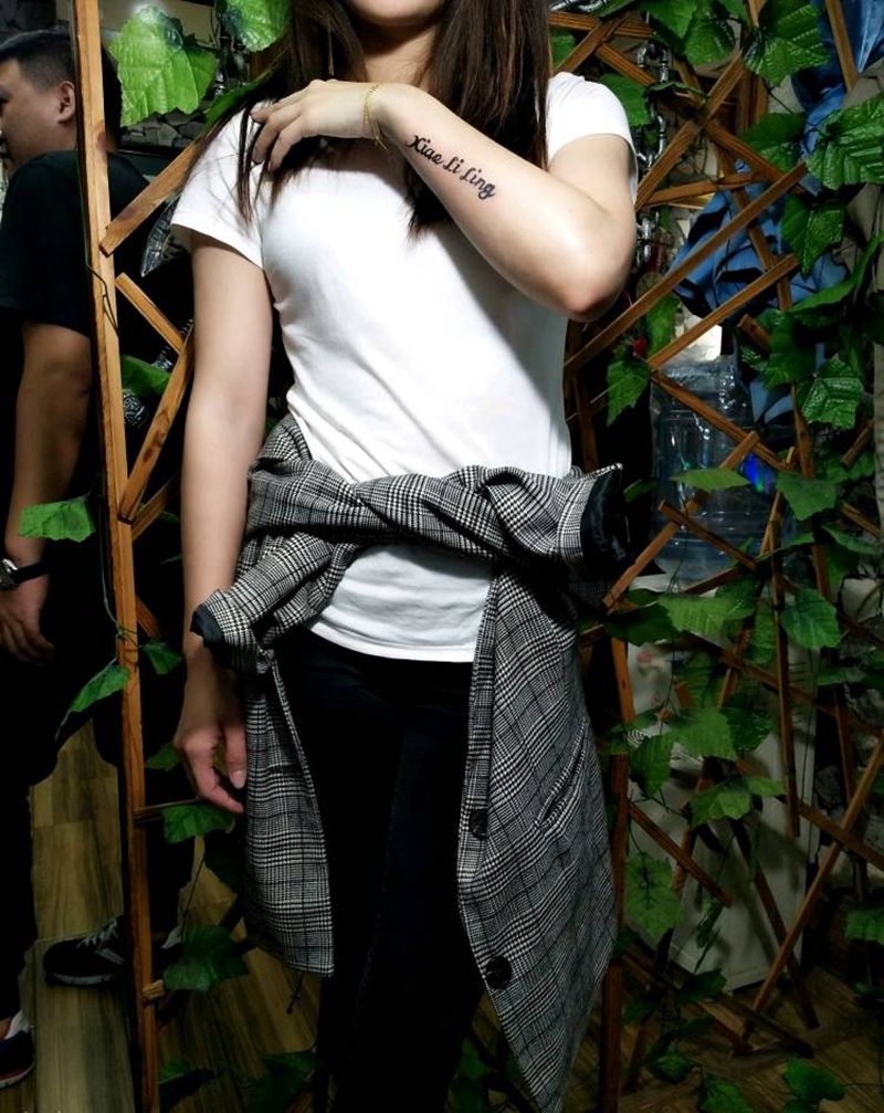 。纹身图片_手部花体字纹身图案