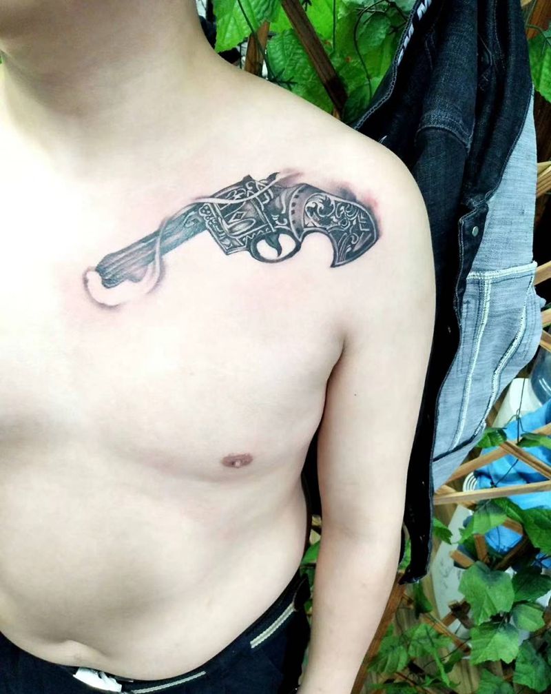 。纹身图片_胸部纹身图案