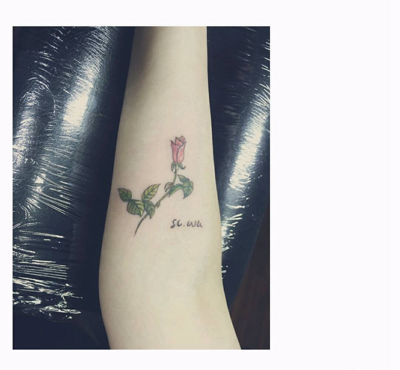 小清新纹身图片_手臂欧美清新写实植物成品纹身图案