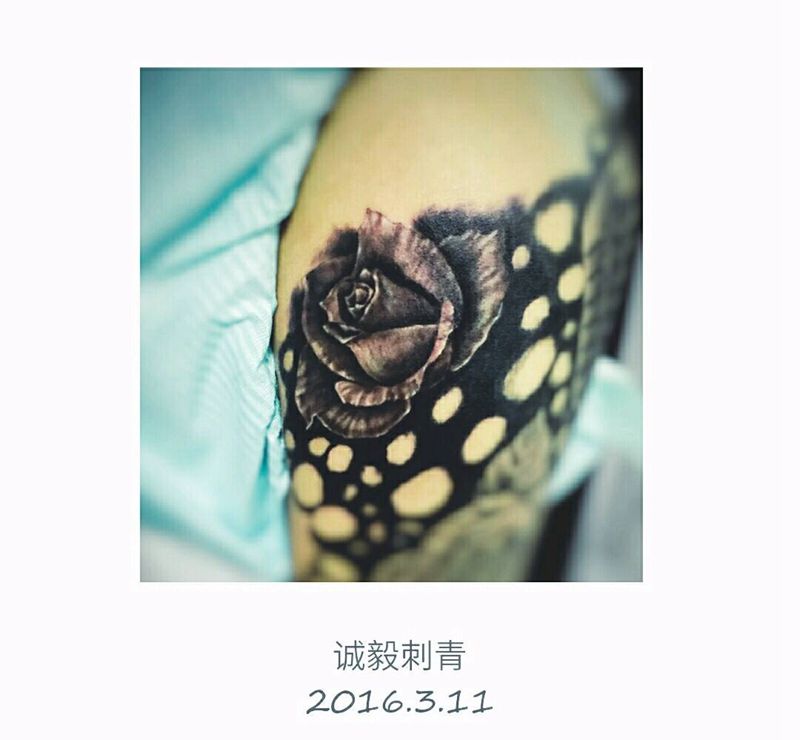 玫瑰花纹身图片_手臂欧美清新写实植物原创成品纹身图案