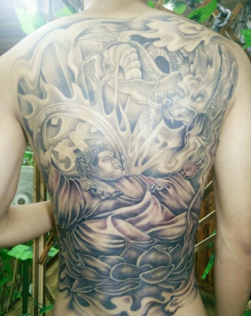 满背如来纹身图片