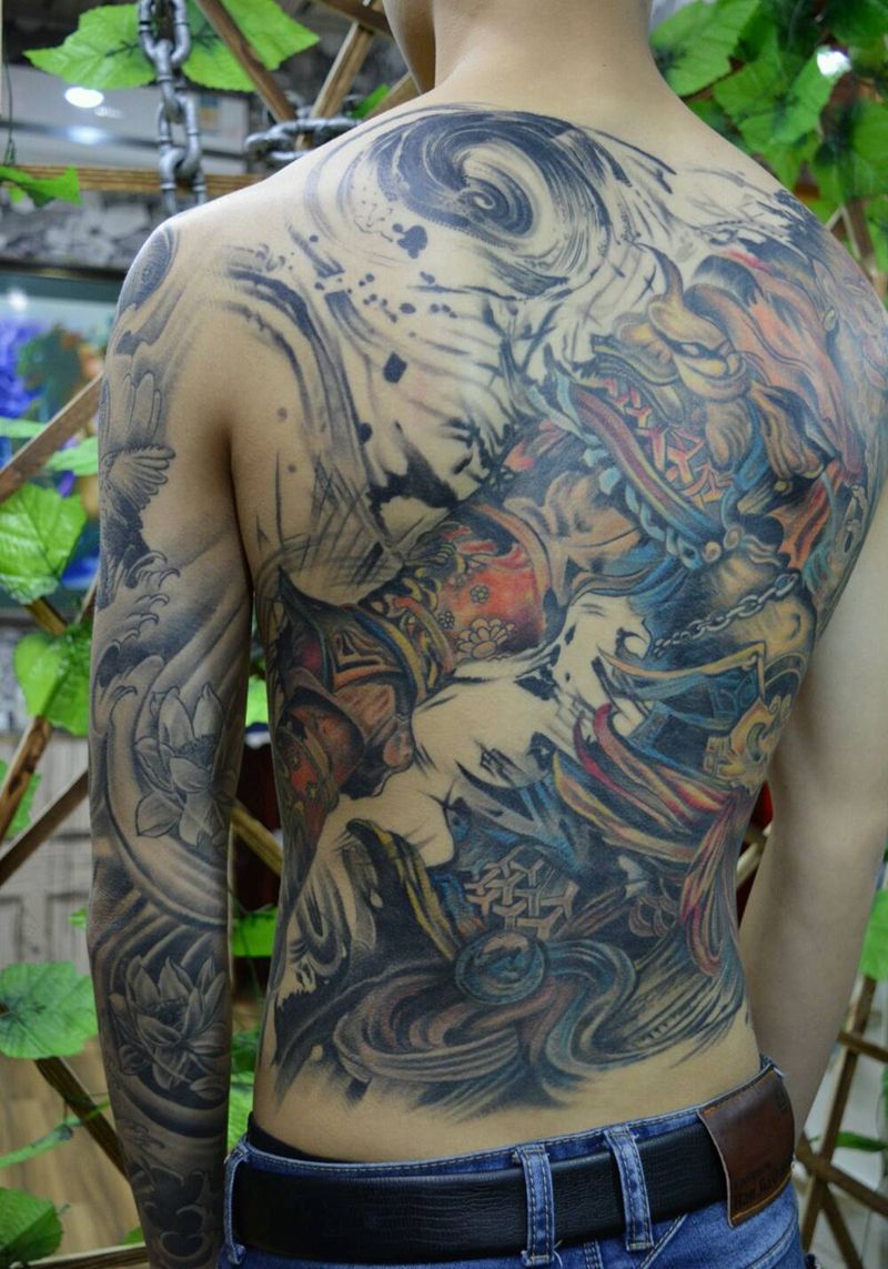 满背悟空纹身图片