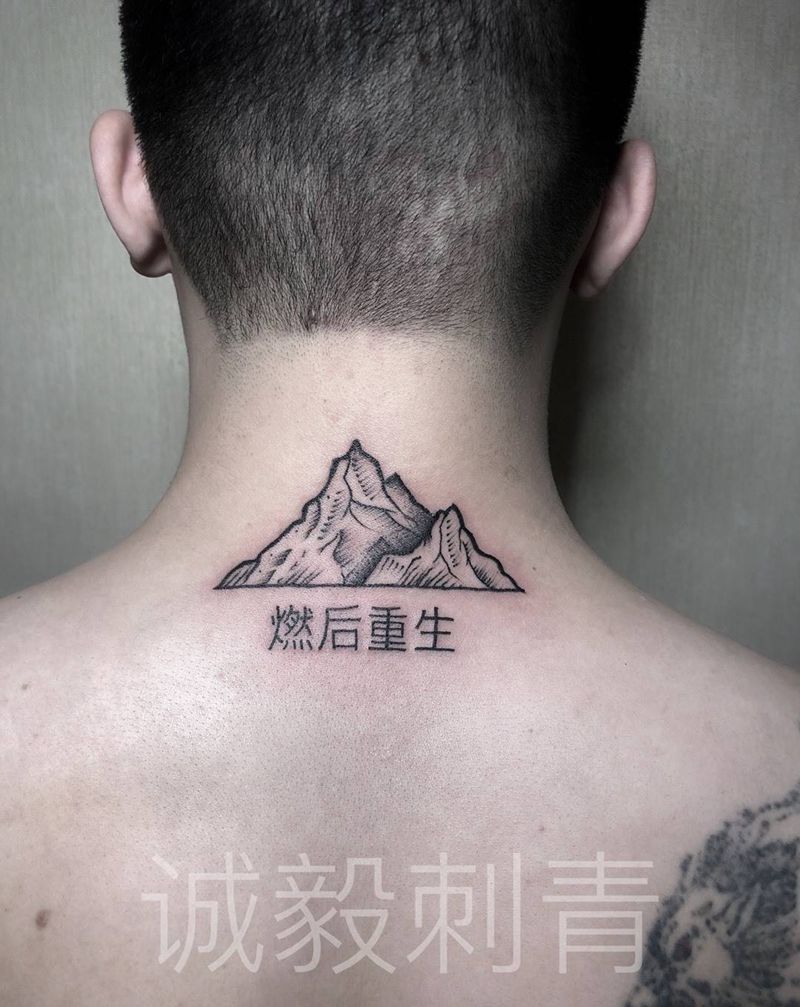 山与汉字纹身图片_肩部手臂点刺水墨纹身图案