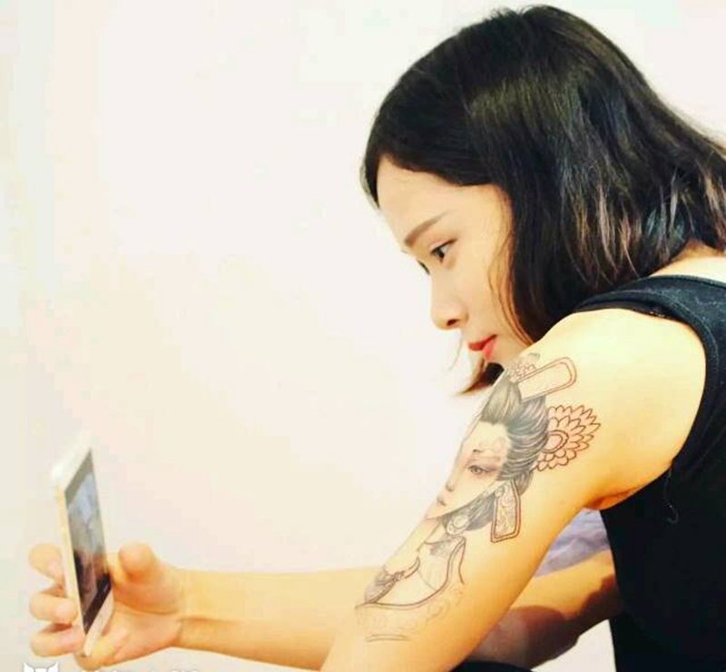 美女的买家秀纹身图片_欧美传统肖像清新写实人物成品手稿插画纹身图案