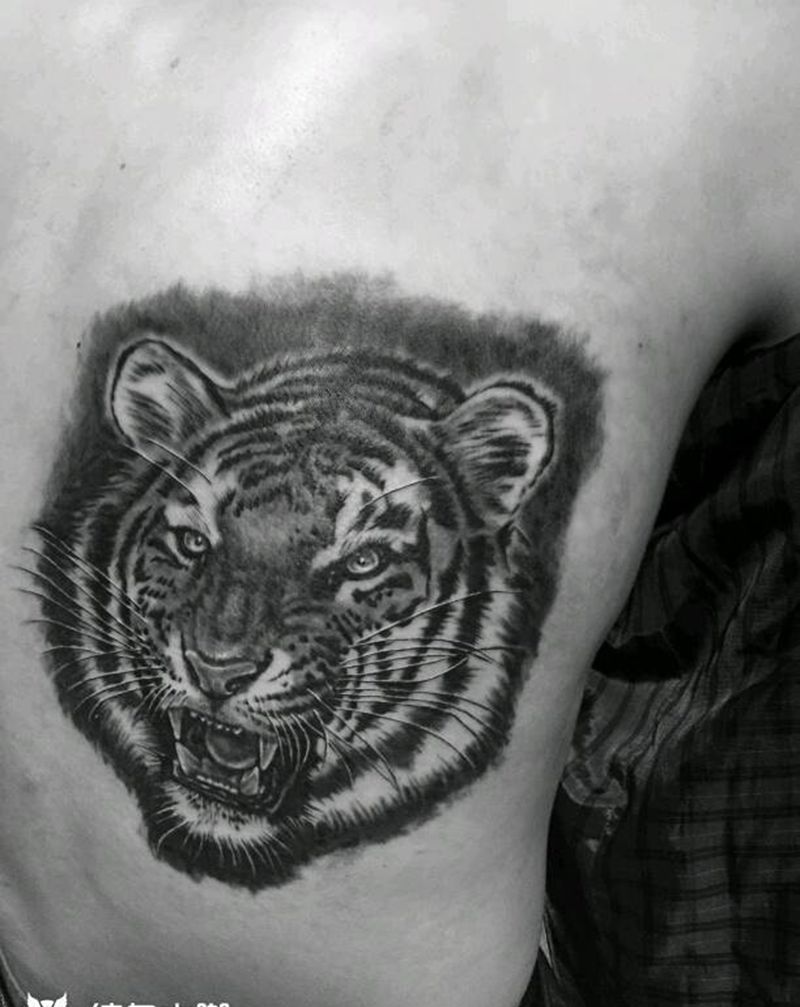 黑白款纹身图片_背部手臂腿部欧美写实动物原创成品手稿插画纹身图案