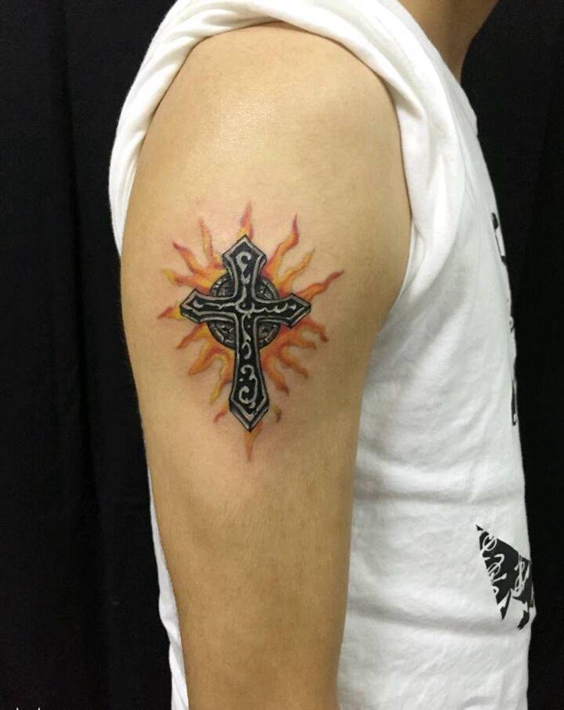 修改十字架纹身纹身图片_手臂欧美写实几何宗教原创成品纹身图案