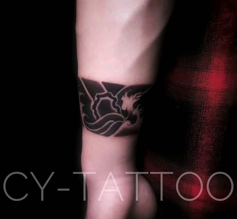 原创传统水浪臂环纹身图片