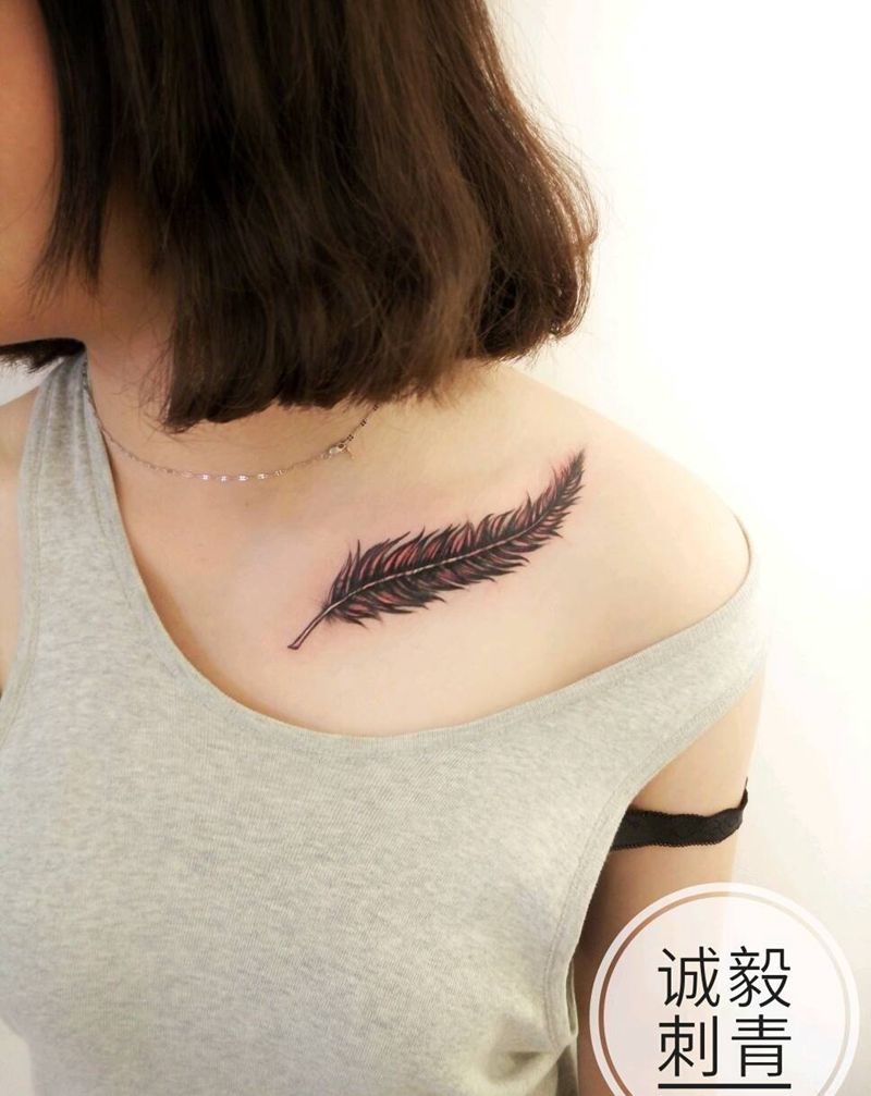 锁骨羽毛纹身遮盖英文纹身图片_肩部胸部欧美清新写实几何植物静物原创成品纹身图案