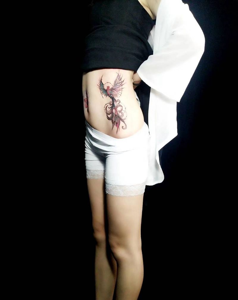 。纹身图片_腰部水彩几何纹身图案