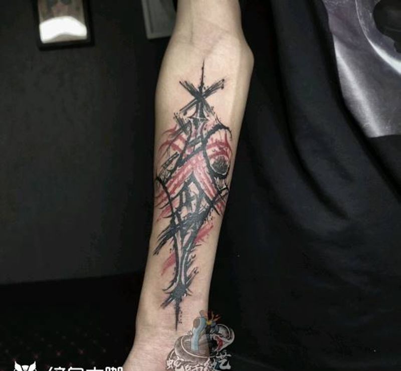 奇卡诺纹身图片_手臂花体字水墨奇卡诺纹身图案