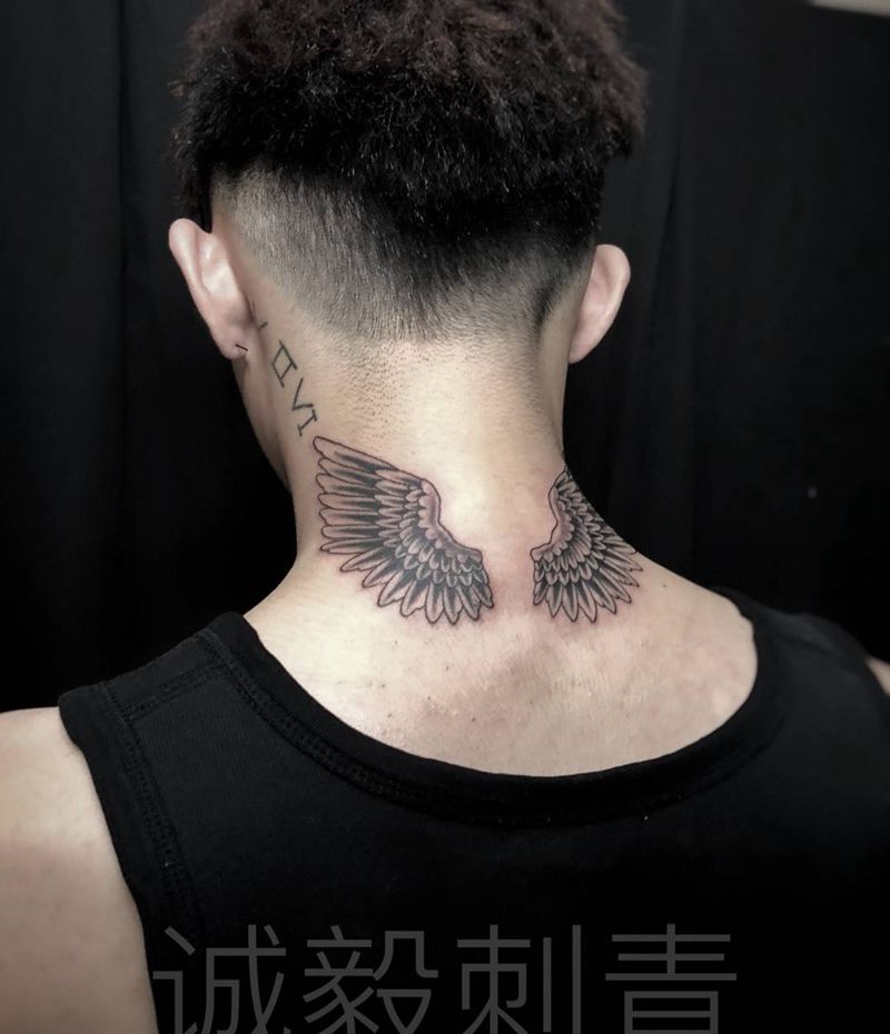 翅膀纹身图片_颈部肩部New School点刺纹身图案