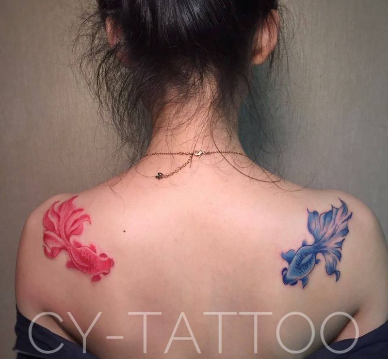 双鱼座水彩纹身纹身图片_动物原创欧美国画传统写实成品肩部胸部纹身图案