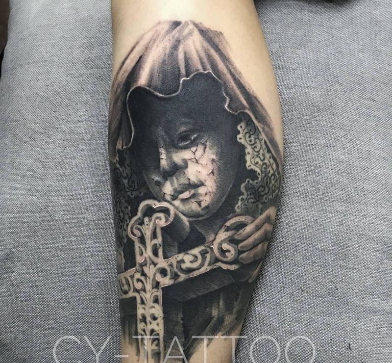 圣母雕塑纹身图片_腿部手臂欧美写实点刺纹身图案
