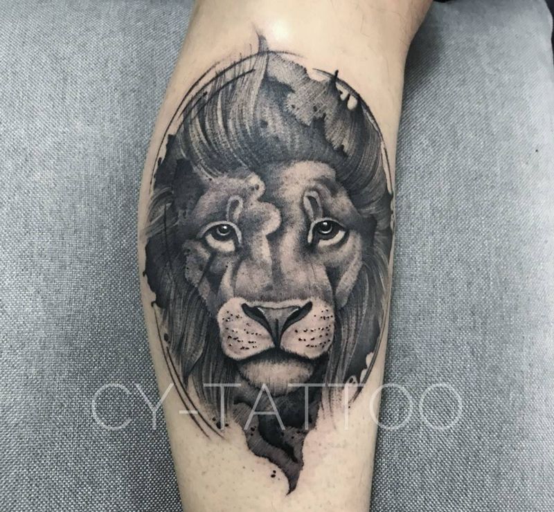 水墨狮子纹身图片_手臂腿部欧美写实水墨纹身图案