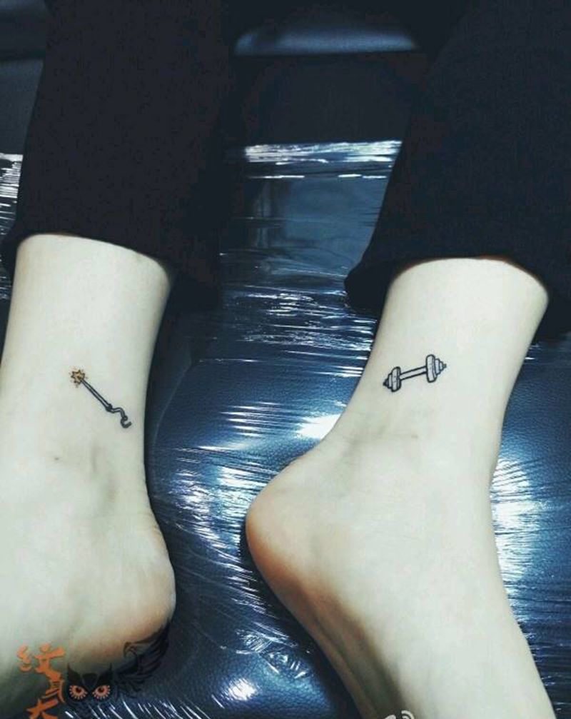 哑铃和针纹身图片