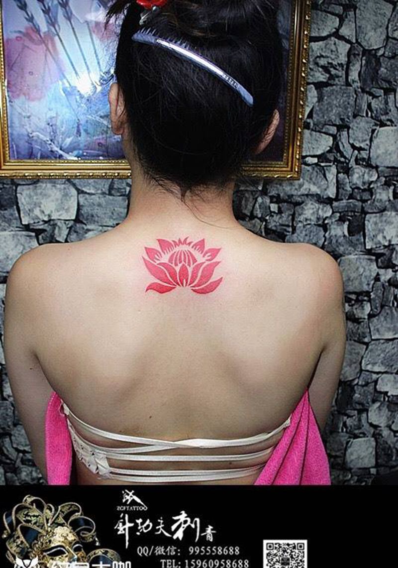 花纹身图片_成品颈部清新植物纹身图案