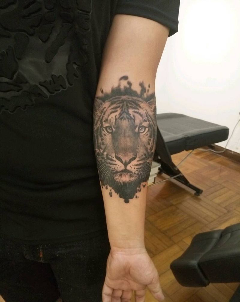 写实老虎遮盖旧纹身纹身图片_手臂腿部欧美传统写实动物植物原创成品纹身图案