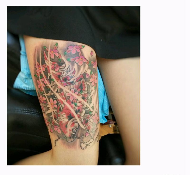 樱花斑纹锦鲤纹身图片_背部手臂腿部传统国画动物人物植物原创成品纹身图案