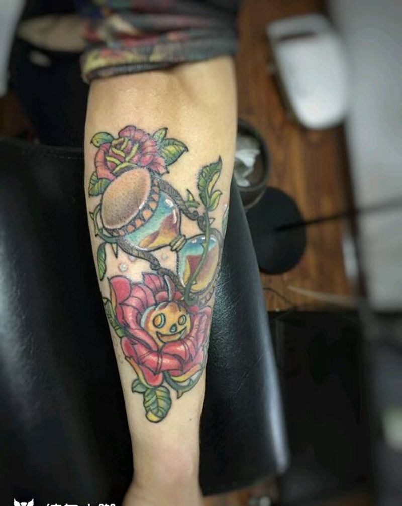 newschool沙漏玫瑰纹身图片_手臂腿部欧美清新植物静物原创成品手稿纹身图案