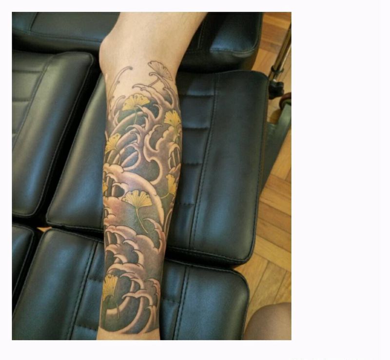 原创银杏浪花小腿纹身。纹身图片_腿部传统习俗清新植物静物原创成品手稿插画纹身图案