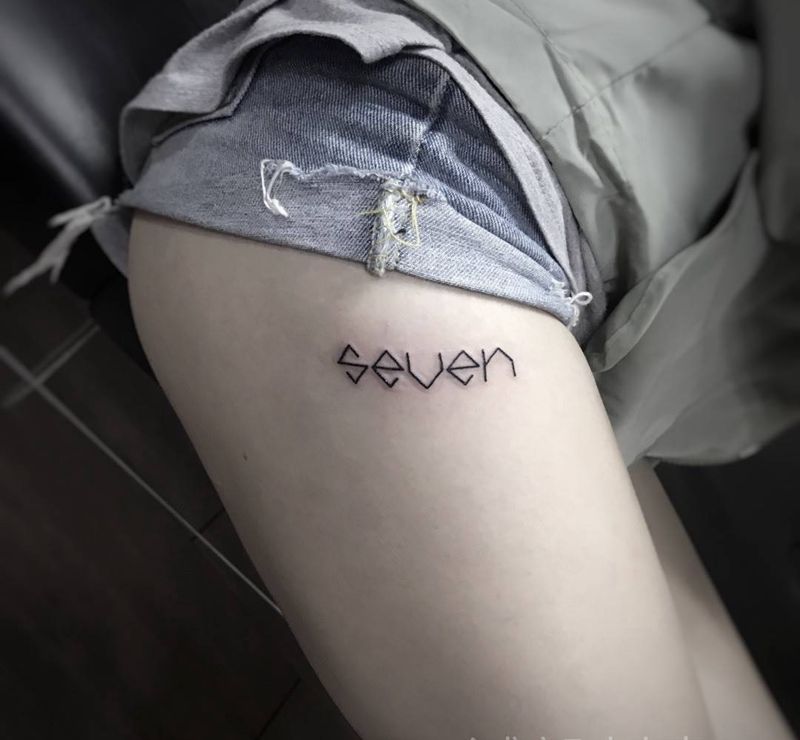 seven纹身图片_腿部手臂花体字Old School纹身图案