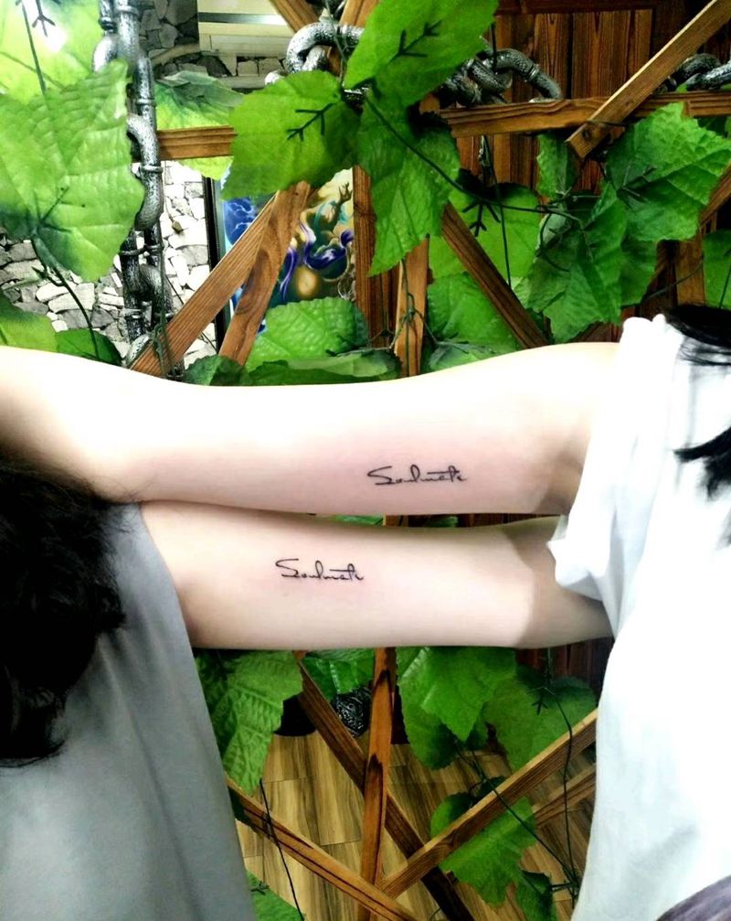 情侣纹身纹身图片_手部字母纹身图案