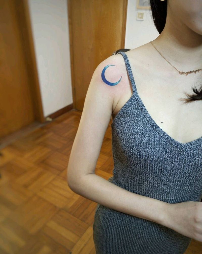 原创月牙纹身纹身图片_颈部肩部胸部欧美清新几何字符原创成品纹身图案