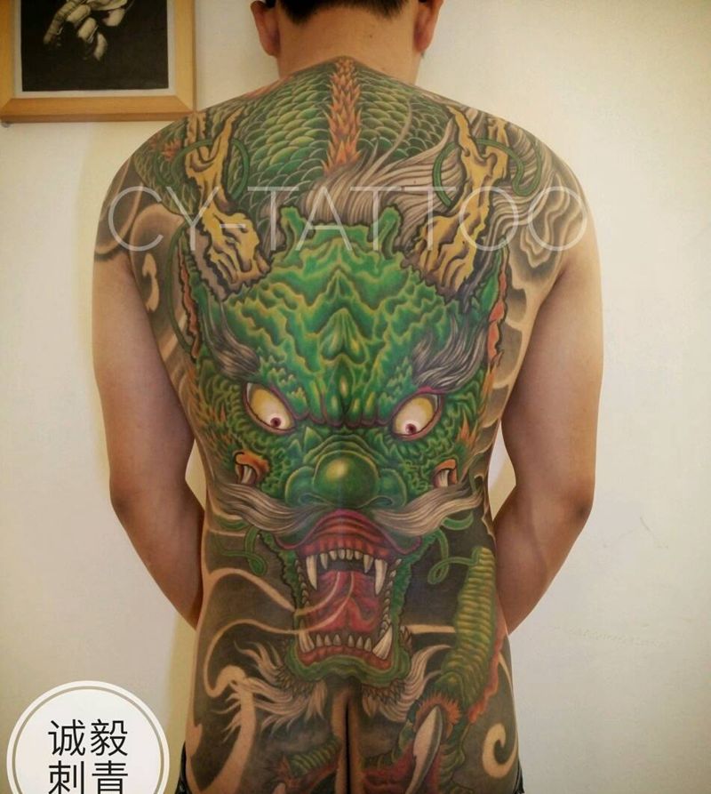 经典满背青龙纹身图片_肩部背部臀部传统习俗国画动物鬼神成品纹身图案