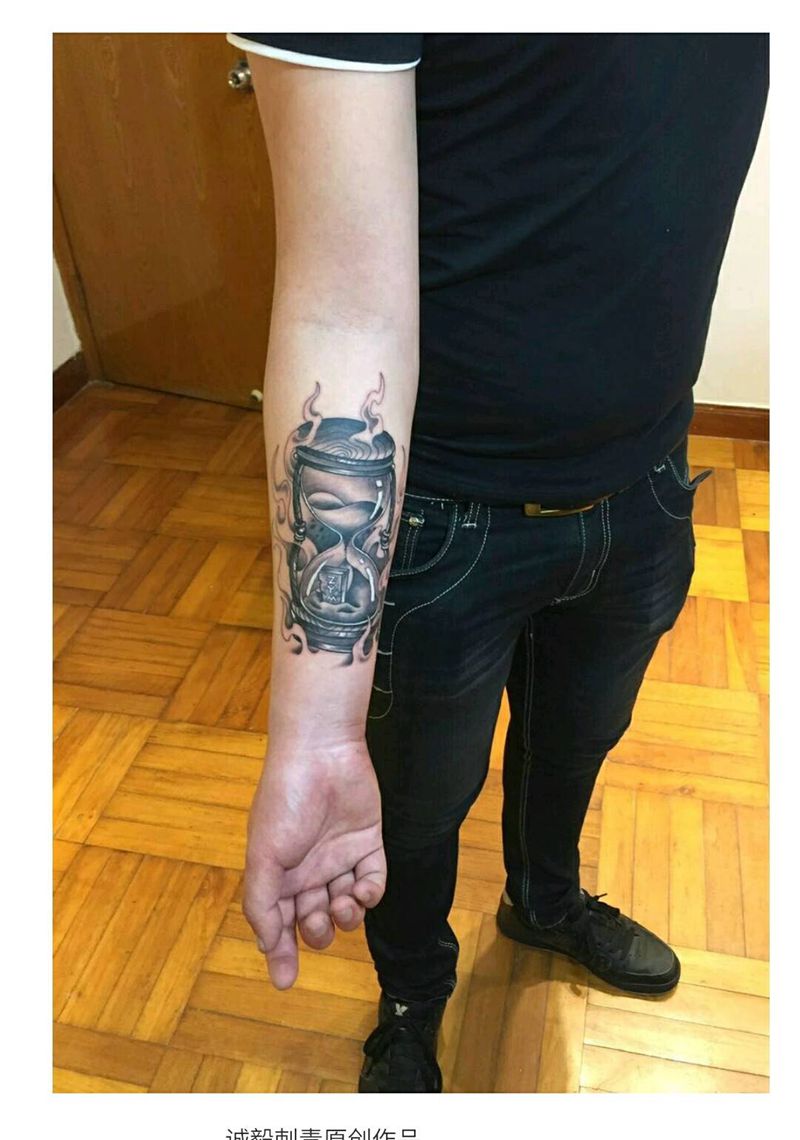 原创沙漏纹身图片_手臂欧美传统写实几何静物原创成品手稿插画纹身图案