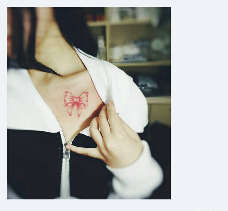 小清新纹身图片_颈部肩部胸部欧美清新几何字符成品纹身图案