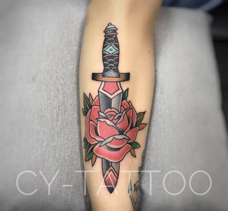 原创匕首玫瑰纹身图片_成品手臂腿部欧美传统清新原创静物植物几何纹身图案