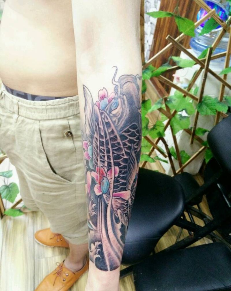 鲤鱼包小臂纹身图片